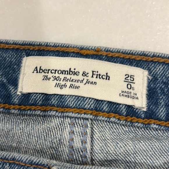 Abercrombie & Fitch 90s Relaxed High Rise Jean (size 25 0S) - Picture 4 of 4